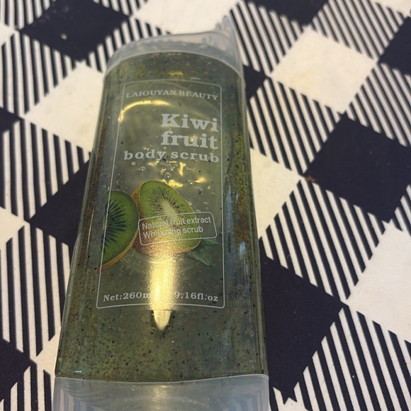 Body Scrub Set - Peach, Kiwi, Vitamin C - Picture 4 of 7